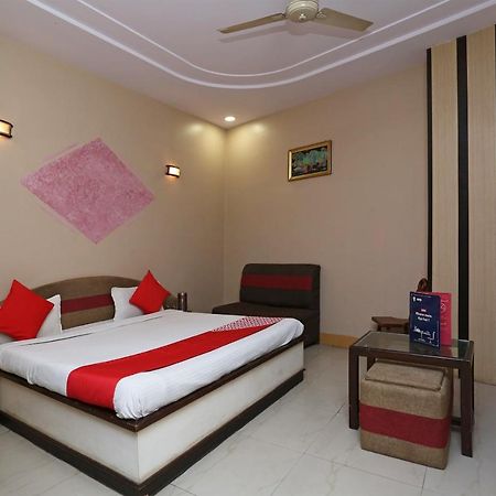 Sheel Gopal Vision Hotel Mathura Exterior photo