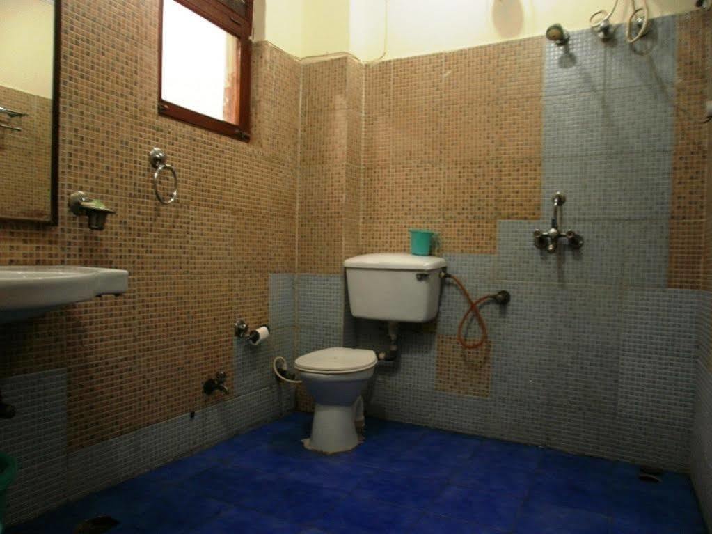 Sheel Gopal Vision Hotel Mathura Exterior photo