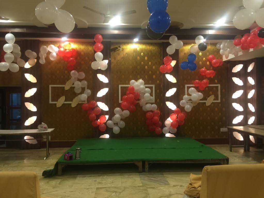 Sheel Gopal Vision Hotel Mathura Exterior photo