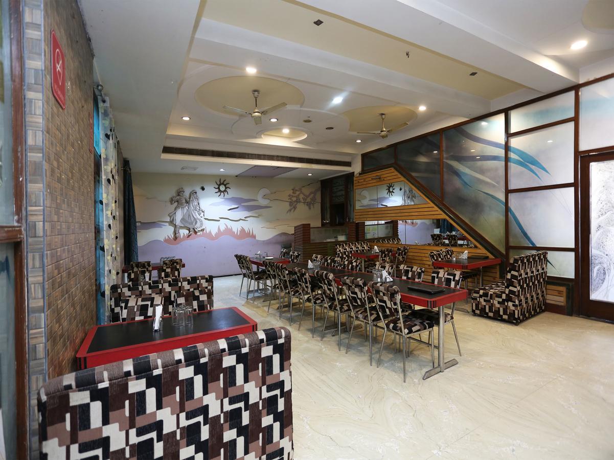 Sheel Gopal Vision Hotel Mathura Exterior photo