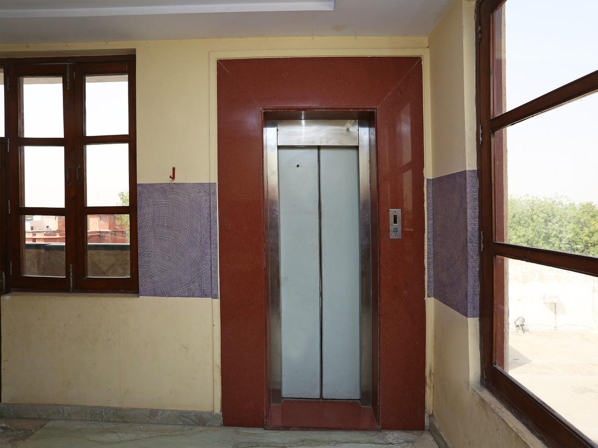 Sheel Gopal Vision Hotel Mathura Exterior photo