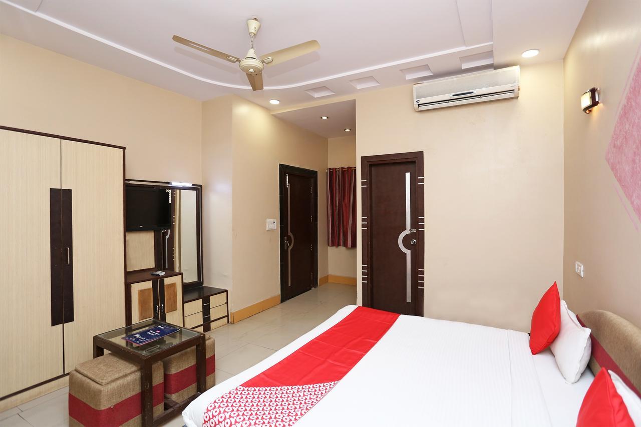 Sheel Gopal Vision Hotel Mathura Exterior photo