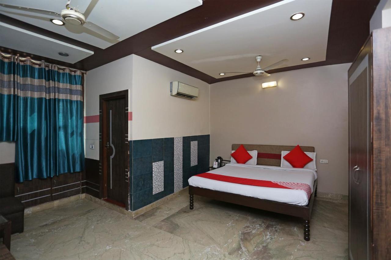 Sheel Gopal Vision Hotel Mathura Exterior photo