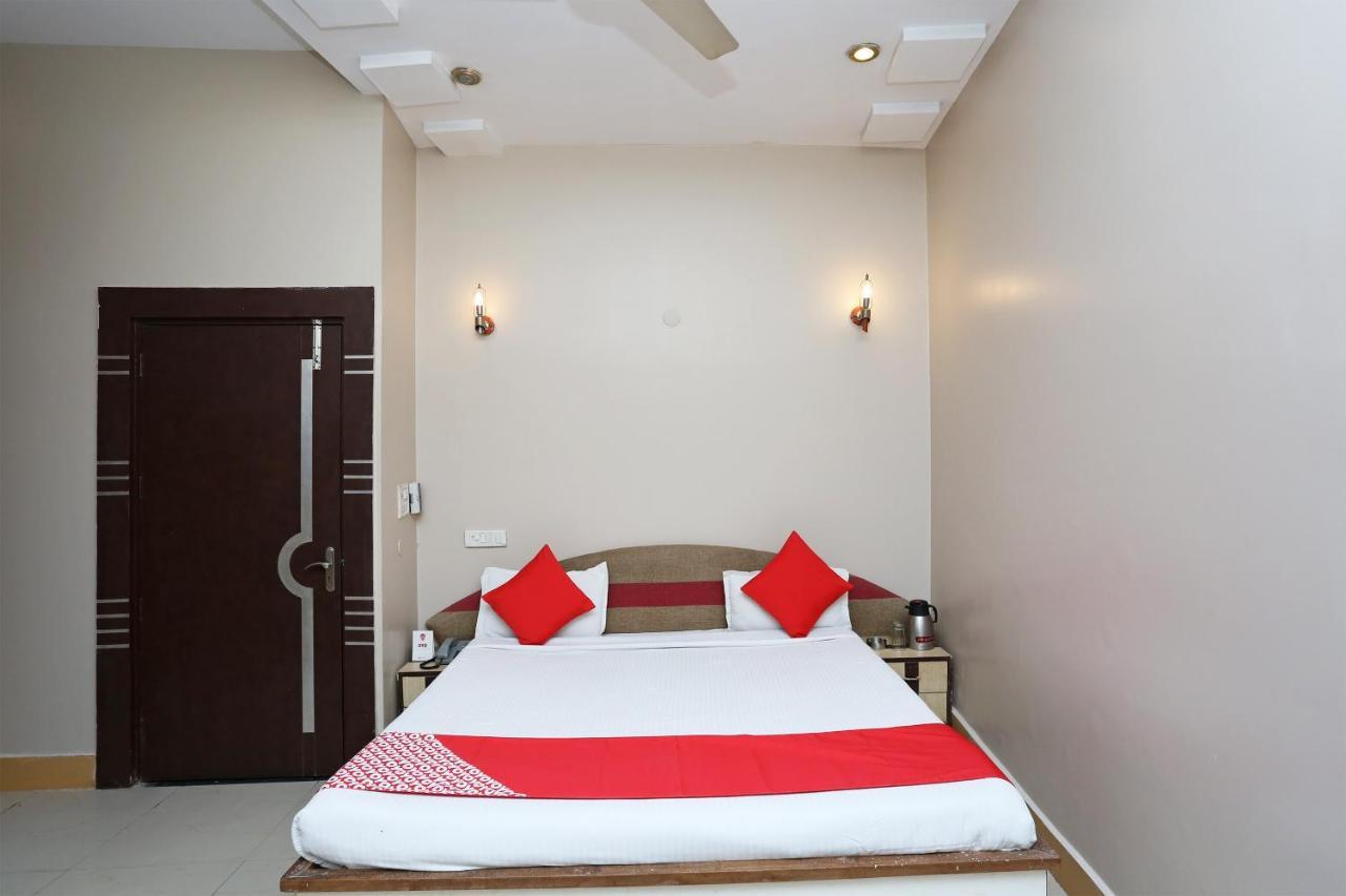Sheel Gopal Vision Hotel Mathura Exterior photo