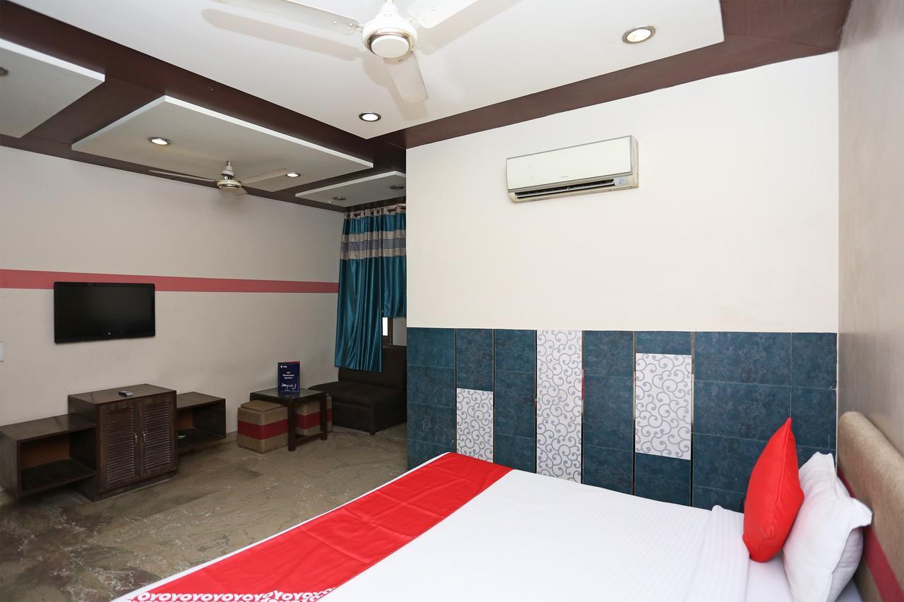 Sheel Gopal Vision Hotel Mathura Exterior photo